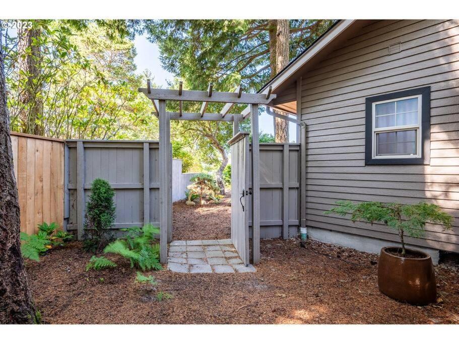 Comfy 4B/2B Home Near Dunes & Ocean! Pet Friendly! Флоренс Экстерьер фото
