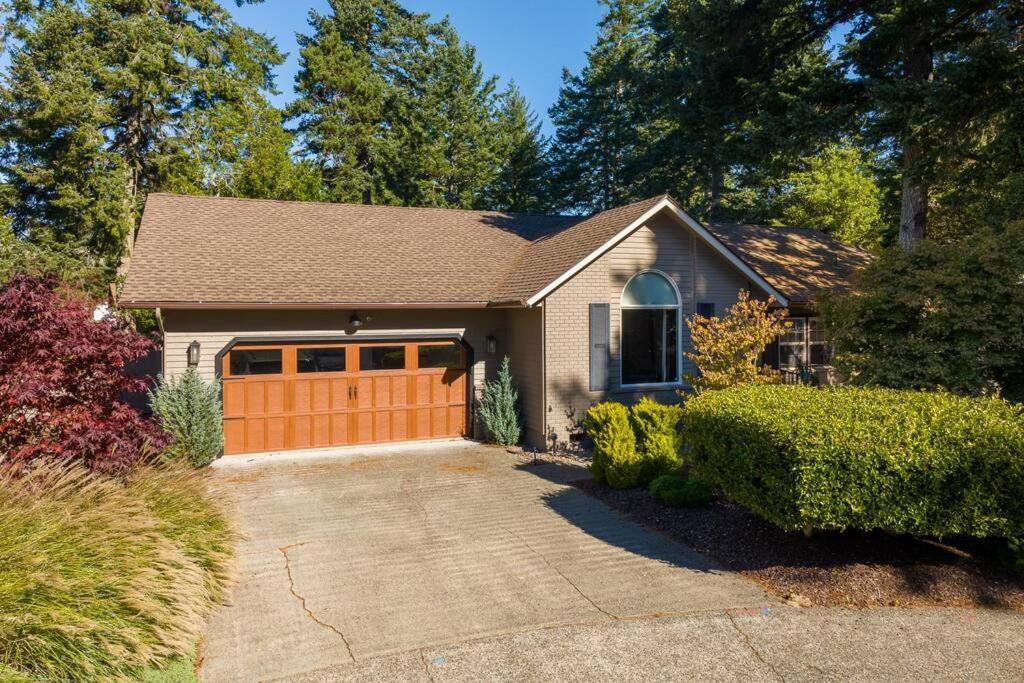 Comfy 4B/2B Home Near Dunes & Ocean! Pet Friendly! Флоренс Экстерьер фото