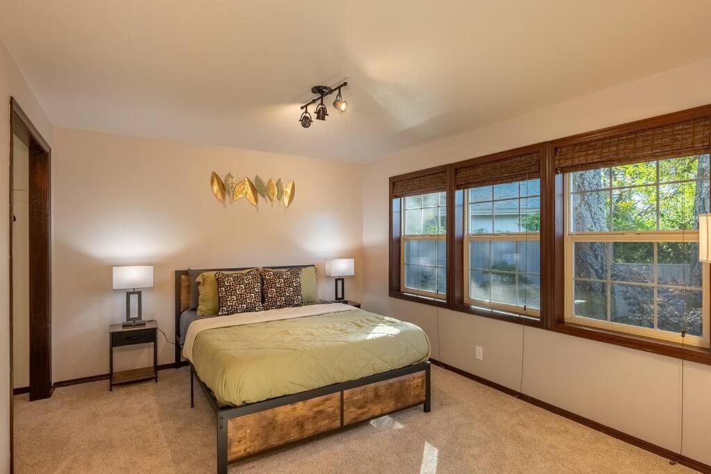 Comfy 4B/2B Home Near Dunes & Ocean! Pet Friendly! Флоренс Экстерьер фото